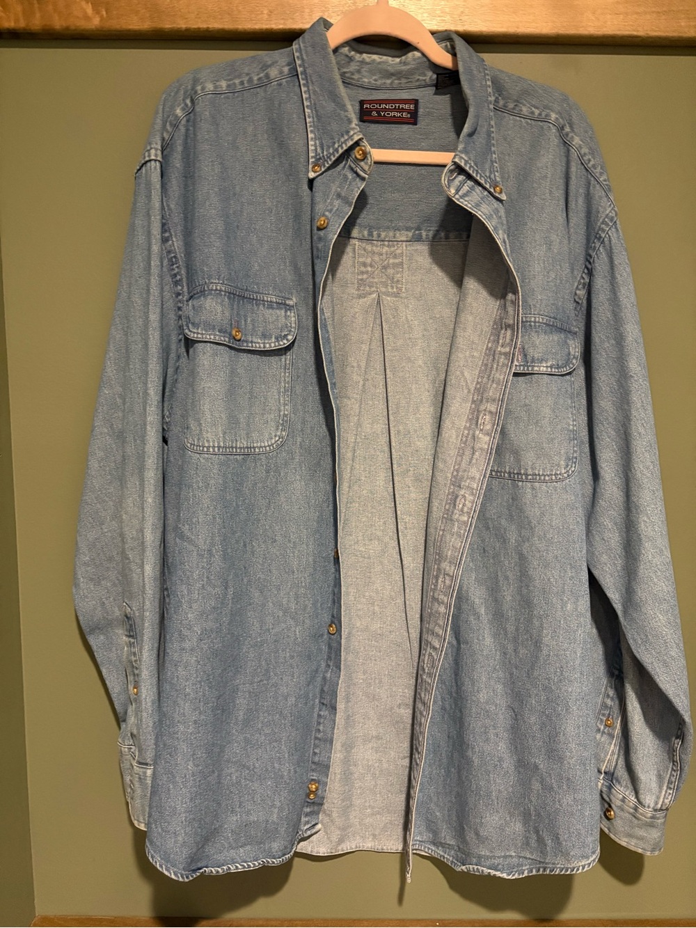 Roundtree & Yorke Men’s Light Wash Denim Shirt Jacket